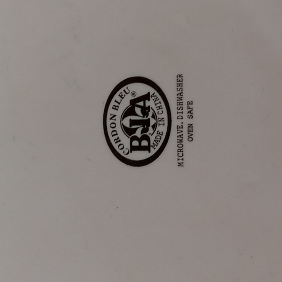 Cordon Bleu White Oven/Microwave/Dishwasher Safe Covered Duck Casserole Dish - Picture 9 of 11